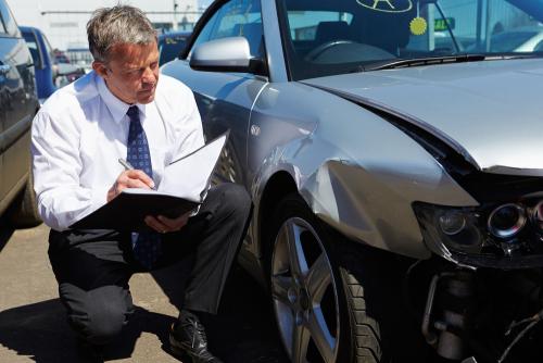 Loss,Adjuster,Inspecting,Car,Involved,In,Accident